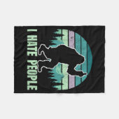 Big Foot I Hate People Middle Finger Sasquatch Ret Fleecedecke (Vorderseite (Horizontal))