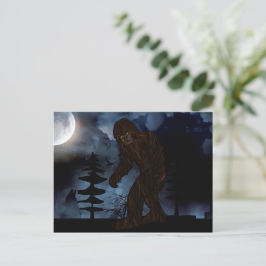 Big Foot oder Sasquatch Wolf Howling Vollmond Postkarte (Stehend Vorderseite)