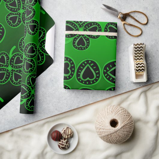 Big Hearts Clovers St Patrick Green Wrapping Paper Geschenkpapier (Kunsthandwerk)