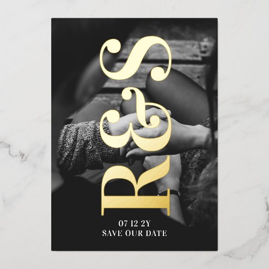 Big Monogram Bold Pressed Gold Foil Save the Date Folieneinladung (Vorderseite)