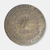 Big Pines Visitor Centre, Wrightwood CA. Benchmark Magnet (Vorne)