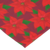 Big Poinsettia Blume Pattern auf Burgund Tischdecke (Schrägansicht)