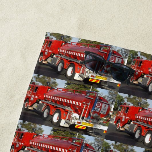 Big Red Fire Motor, Strandtuch (Beispiel)
