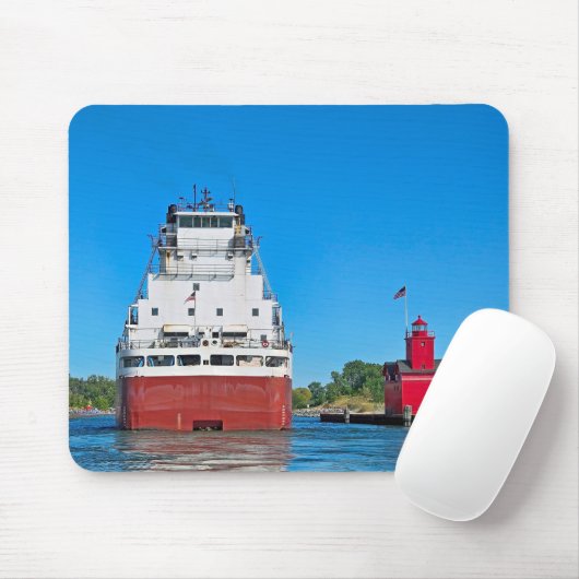 Big Red Lighthouse und ein Frachtschiff Mousepad (Mit Mouse)