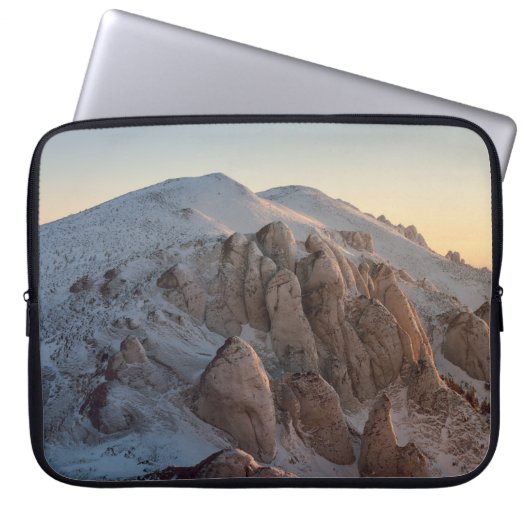BIG-ROCK-FORMATIONEN MIT SCHNEE LAPTOPSCHUTZHÜLLE (Vorderseite)