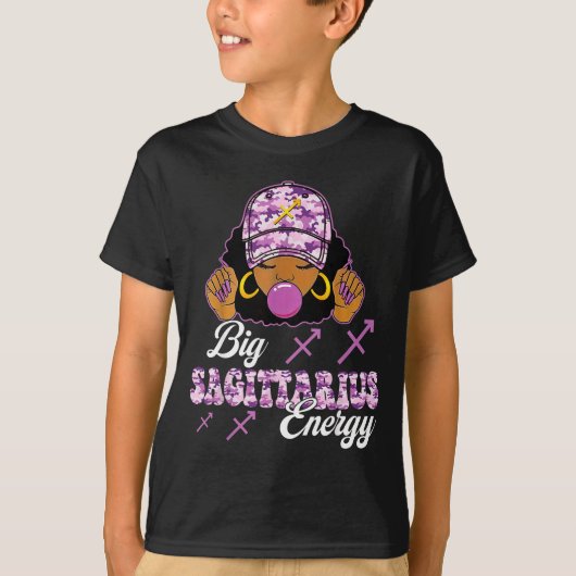Big Sagittarius Energy Afro Girl With Purple Camou T-Shirt (Vorderseite)