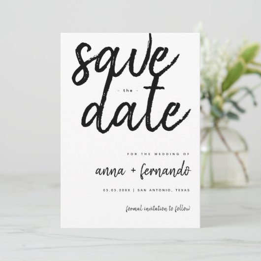 Big Script Schwarz und Weiß Hochzeit Speichern Sie Einladung (Stehend Vorderseite)