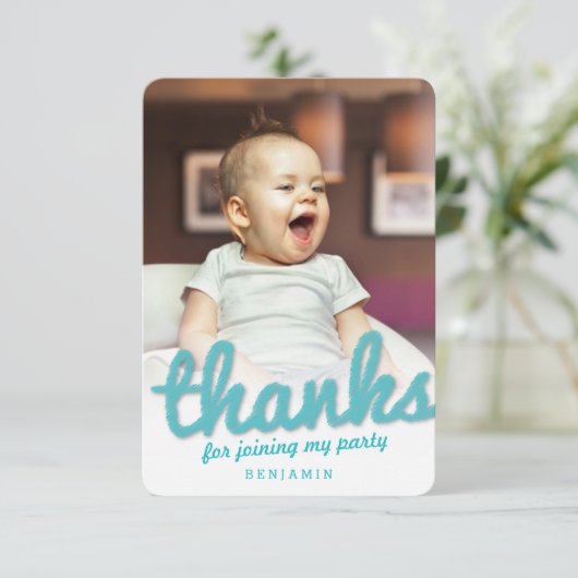 Big Sketch dank Bold Script Kids Geburtstags-Foto Dankeskarte (Stehend Vorderseite)