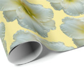 "Big Snowbird" Weiße Taglilien auf Pastellgelb Geschenkpapier (Rolleneckpunkt)