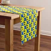 Big Yellow Allover Blue Table Runner Kurzer Tischläufer (Beispiel)