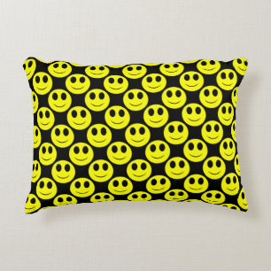 Big Yellow Happy Allover Dekokissen