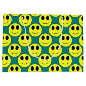 Big Yellow Happy Face Allover Große Geschenktüte (Rückseite)