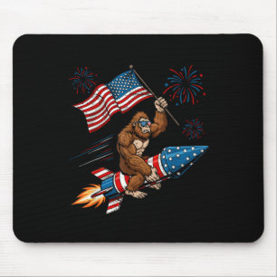 Bigfoot 4. Juli Patriotischer Sasquatch Feuerwerk Mousepad