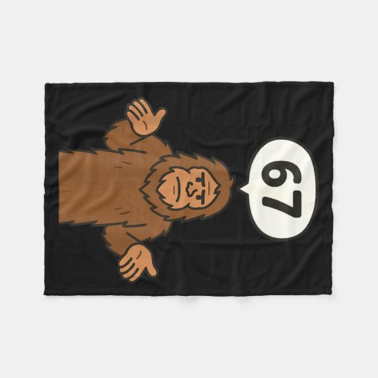 Bigfoot 67 Meme Six Seven Funny Sasquatch  Fleecedecke (Vorderseite (Horizontal))