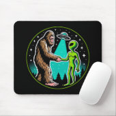 Bigfoot Alien Alliance - Funny Scifi Cryptid Mousepad (Mit Mouse)