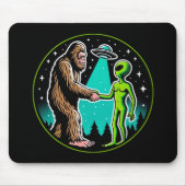 Bigfoot Alien Alliance - Funny Scifi Cryptid Mousepad (Vorne)