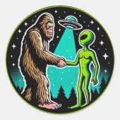 Bigfoot Alien Alliance - Funny Scifi Cryptid Runder Aufkleber (Vorderseite)