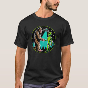 Bigfoot Alien-Allianz - Lustige SciFi-Kryptid T-Shirt