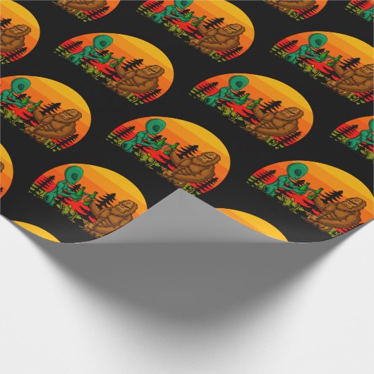 Bigfoot Alien Beer Time Sunset Forest Geschenkpapier (Ecke)