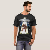 Bigfoot-Alien-Entführung T-Shirt (Vorne ganz)