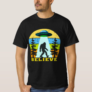 Bigfoot Alien glaubt T-Shirt