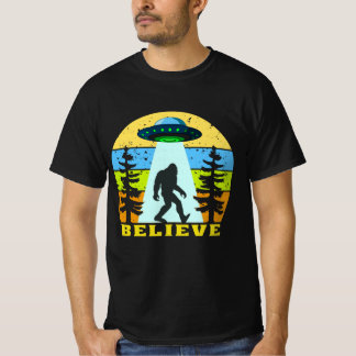 Bigfoot Alien glaubt T-Shirt