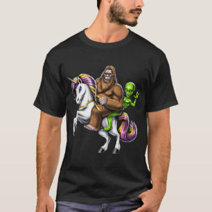 Bigfoot-Alien reitet auf Einhorn T-Shirt