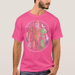 Bigfoot Alien Ufo Glauver Funny Sasquatch Hunter T-Shirt