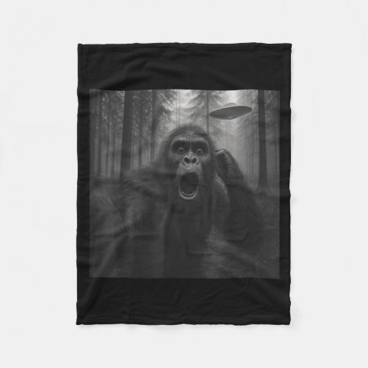 Bigfoot Alien UFO Selfie Lustiges Sasquatch Meme M Fleecedecke (Vorderseite)