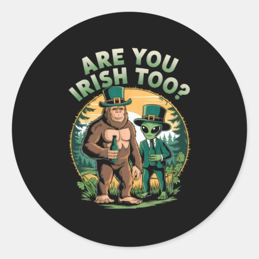 Bigfoot and Alien Drinking Beer Funny St Patricks Runder Aufkleber (Vorderseite)