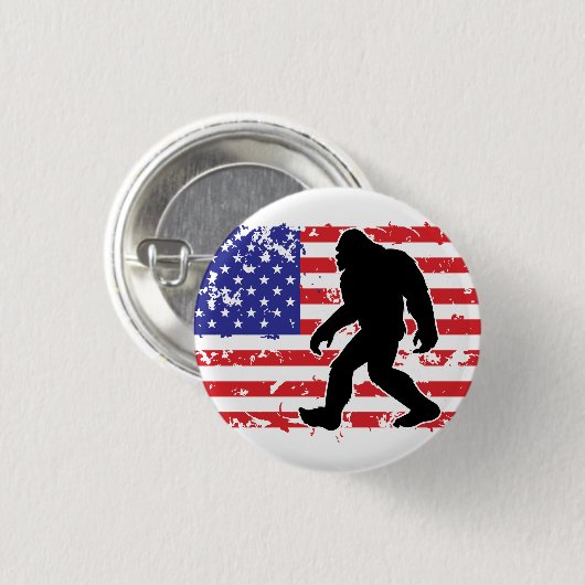 Bigfoot and the American Flag Button (Vorne & Hinten)