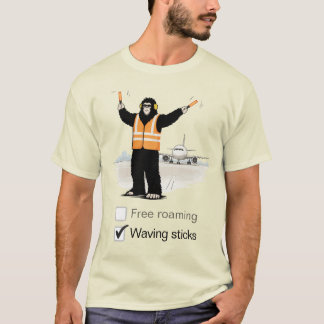 Bigfoot arbeitet am Flughafen T-Shirt