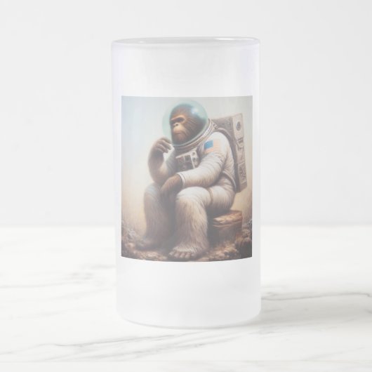 Bigfoot Astronaut Mattglas Bierglas (Mittel)