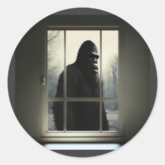 Bigfoot außerhalb meines Fensters! Runder Aufkleber