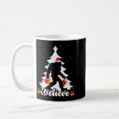 Bigfoot Believe Christmas Tree Funny Santa Sasquat Kaffeetasse (Links)