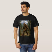 Bigfoot-Bergwald-Wanderdesign T-Shirt (Vorne ganz)