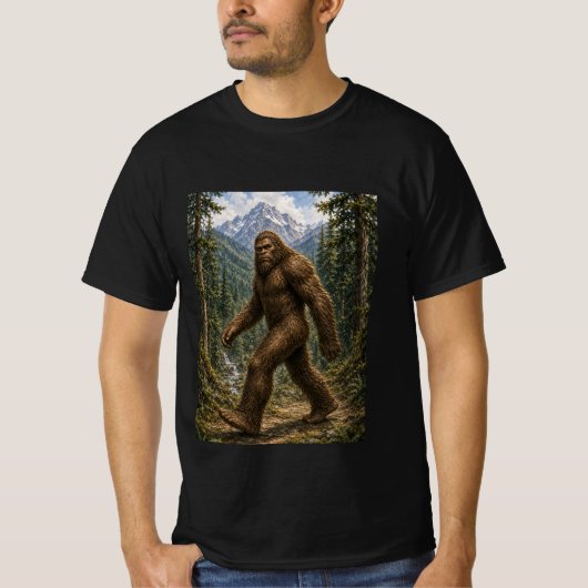 Bigfoot-Bergwald-Wanderdesign T-Shirt (Vorderseite)