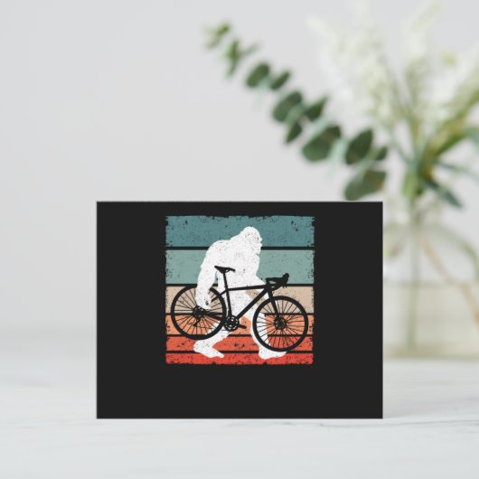 Bigfoot Bicyke Ride Funny MTB Sasquatch Postkarte (Stehend Vorderseite)