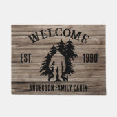 Bigfoot Cabin Rustic Wood Family Individuelle Name Fußmatte (Vorderseite)