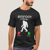 Bigfoot Calling Trick oder Treat Funny Halloween T-Shirt (Vorderseite)