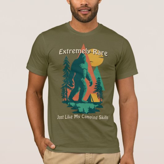 BigFoot Camping Forest Mountains Funny Custom T-Shirt (Vorderseite)