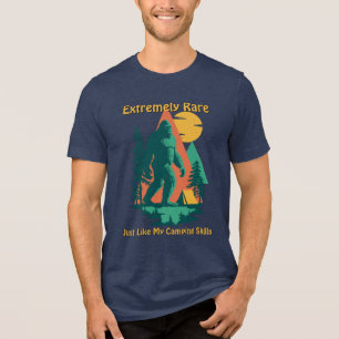 BigFoot Camping Wald Berge Lustiger Geburtstag Tri-Blend Shirt