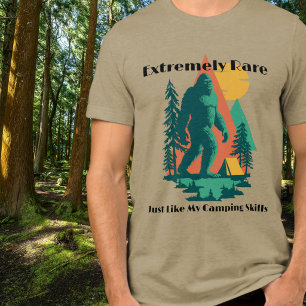 BigFoot Camping Wald Berge Lustiger Geburtstag Tri-Blend Shirt