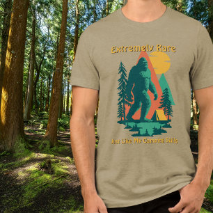 BigFoot Camping Wald Berge Lustiger Geburtstag Tri-Blend Shirt