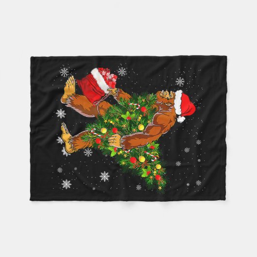 Bigfoot Carrying Christmas Tree Sasquatch Believer Fleecedecke (Vorderseite (Horizontal))
