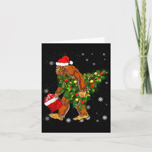 Bigfoot Carrying Christmas Tree Sasquatch Believer Karte (Vorderseite)