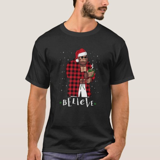 Bigfoot Christmas Buffalo Kariert Sasquatch Coffee T-Shirt (Vorderseite)