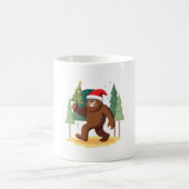 Bigfoot Christmas Tree Santa Hat (4) Kaffeetasse (Mittel)