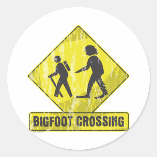 Bigfoot Crossing Runder Aufkleber