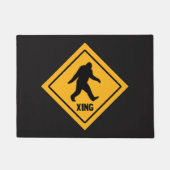 Bigfoot Crossing | Sasquatch Xing Sign | Platz Fußmatte (Vorderseite)